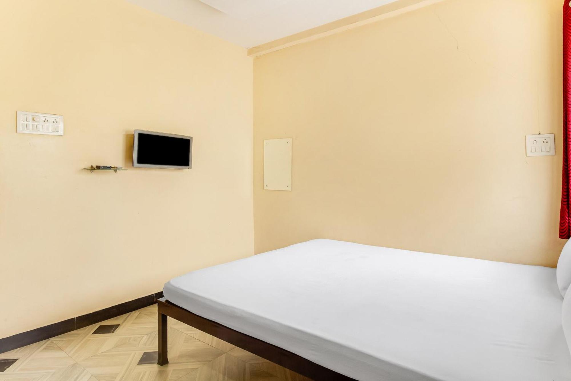 Hotel Spot On Harihar Lodging And Yatri Niwas Kolhapur Esterno foto