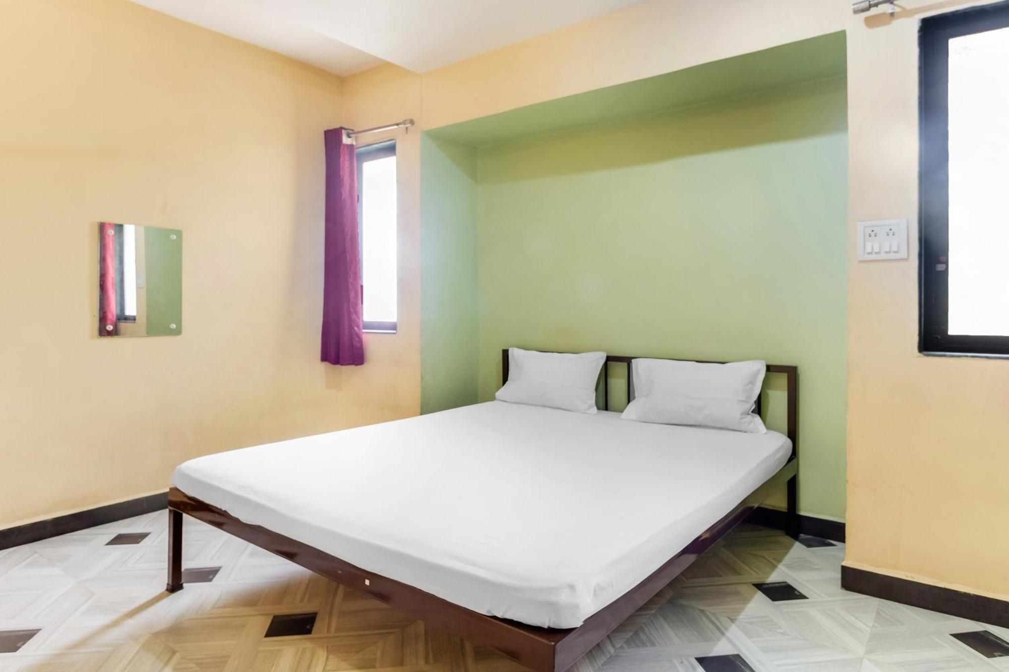 Hotel Spot On Harihar Lodging And Yatri Niwas Kolhapur Esterno foto