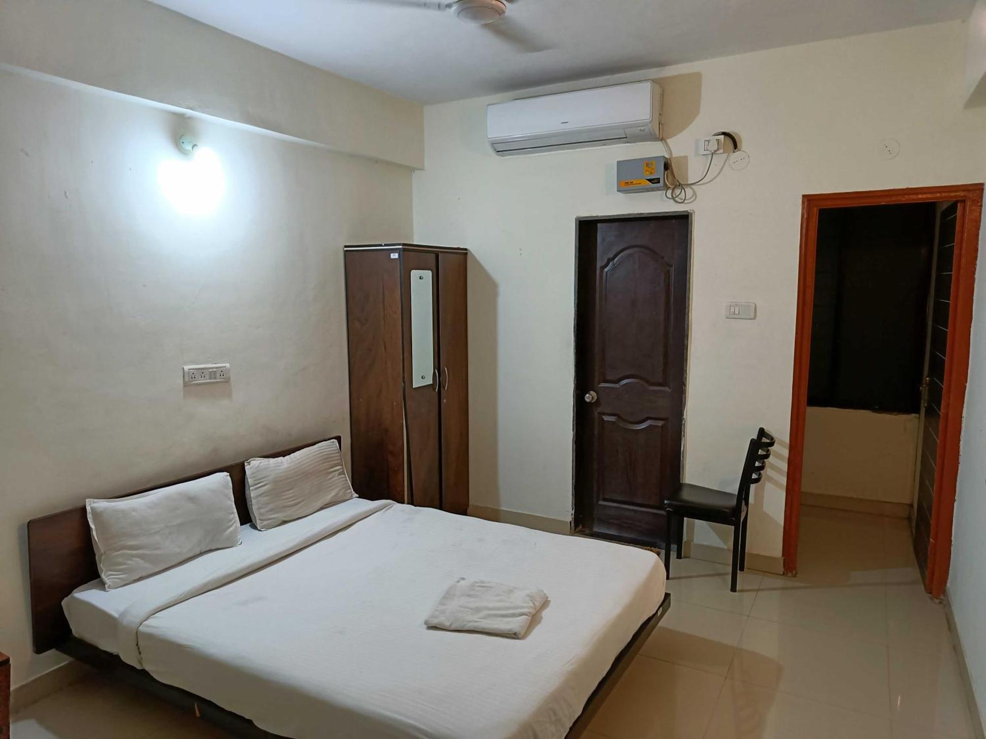 Hotel Spot On Harihar Lodging And Yatri Niwas Kolhapur Esterno foto