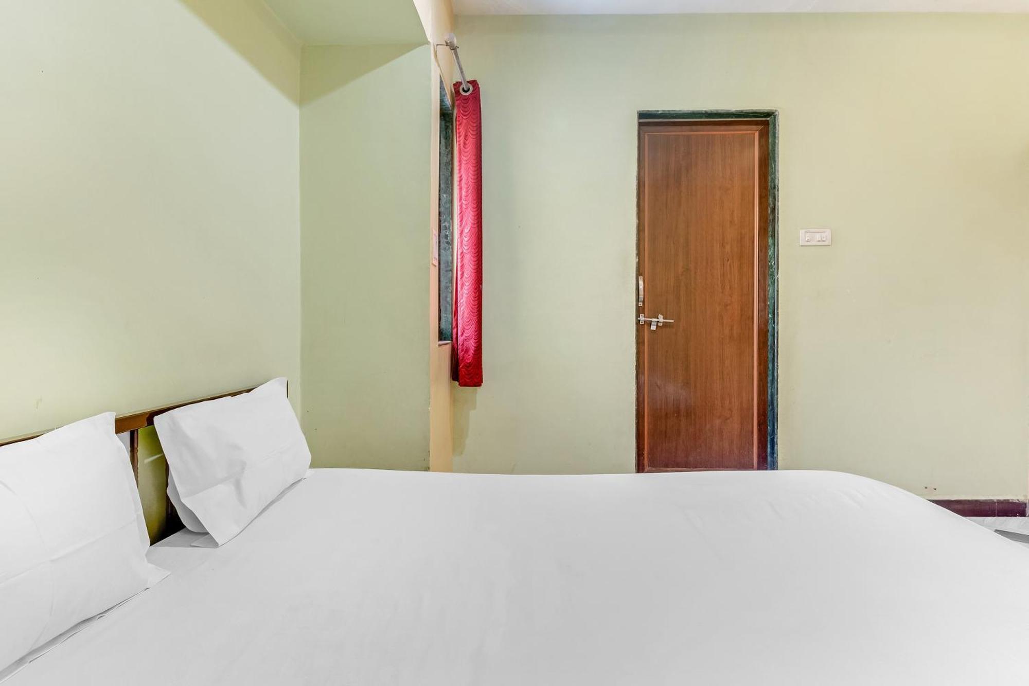 Hotel Spot On Harihar Lodging And Yatri Niwas Kolhapur Esterno foto